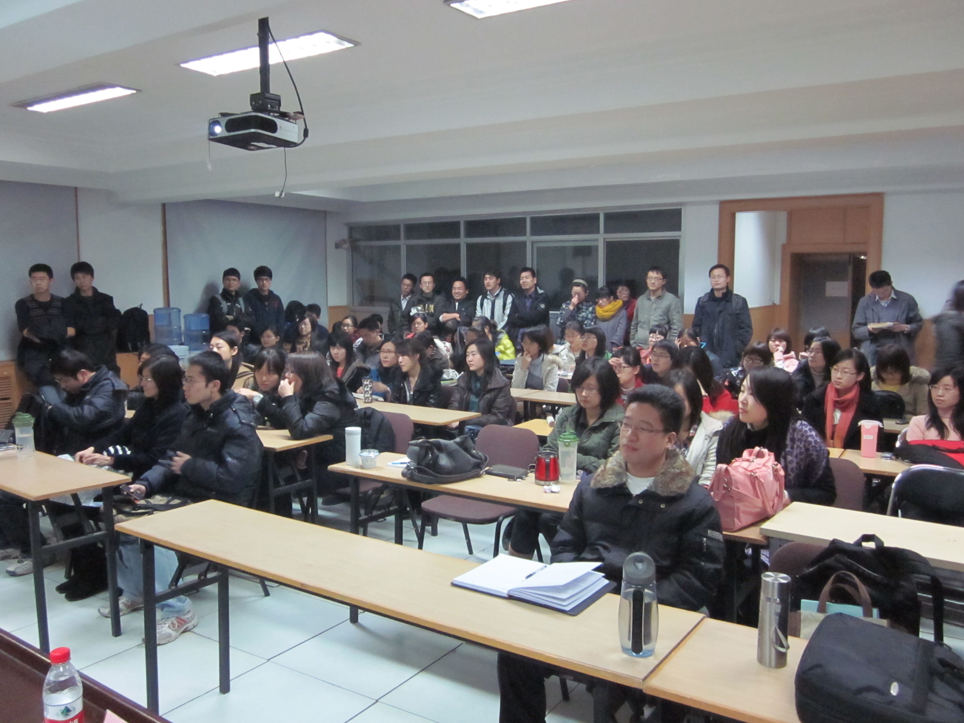 同学们齐聚一堂,聆听学姐学长们的精彩演说!